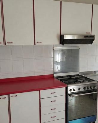Cucina in legno componibile con nr. 6 sedie