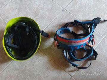 Imbraco e casco da arrampicata per bambino