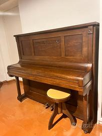Pianoforte verticale in legno primi del 900
