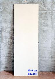 Porta in legno bianca, semplice con telaio/cornice