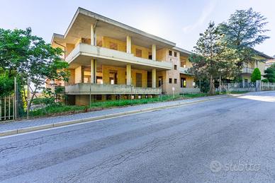 Intero stabile, realizzabili da 2 a 6 appartamenti