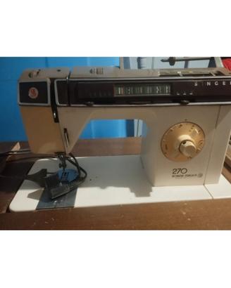 Macchina da cucire Singer con mobiletto