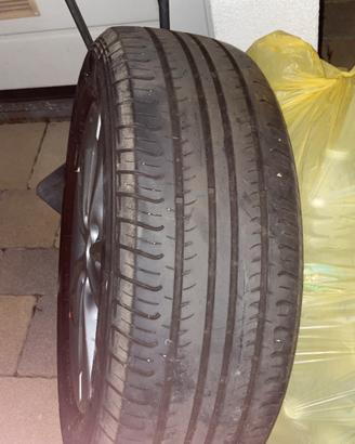 4 pneumatici semi nuovi e ruota di scorta