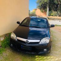 Opel tigra twintop 1400 benzina 90.000  km / 4000€