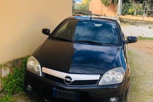 Opel tigra twintop 1400 benzina 90.000  km / 4000€