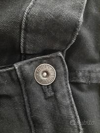 jeans nero con strappi Zara