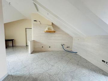 Mansarda+Box+Posto Auto Pressi Ospedale MAV366