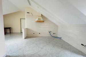 Mansarda+Box+Posto Auto Pressi Ospedale MAV366