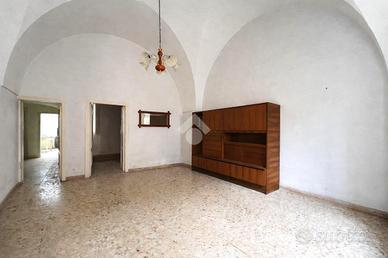 CASA SEMINDIPENDENTE A MESAGNE