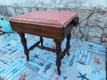 sgabello vittoriano per pianoforte