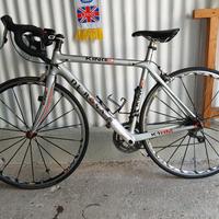 bici da corsa de rosa