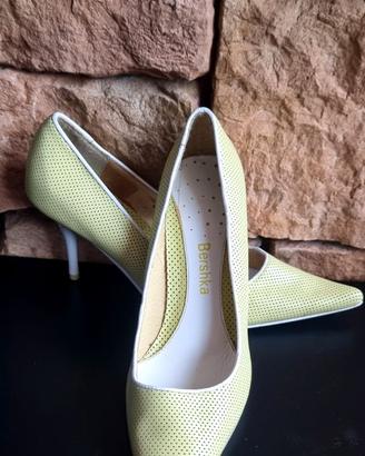 Nuove ed eleganti scarpe traforate Bershka,38