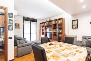 TRELOCALI DOPPI SERVIZI BOX E CANTINA