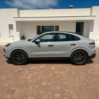 PORSCHE CAYENNE S E-HYBRID COUPE 2024 519CV