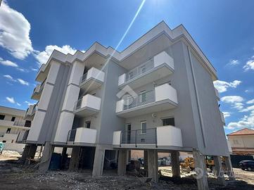 4 LOCALI A GIUGLIANO IN CAMPANIA