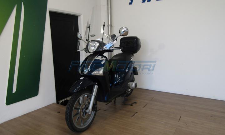 Piaggio Liberty 150 baule + parabrezza