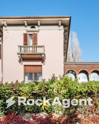Villa di 804 m² con più di 5 locali e box auto a V