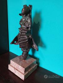 Scultura in bronzo ossidato "surrealista"