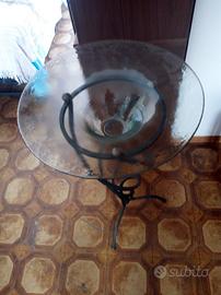 Catino in vetro artigianale su treppiede in ferro