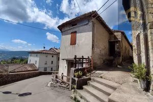 Appartamento di 390 m² con più di 5 locali a Tizza