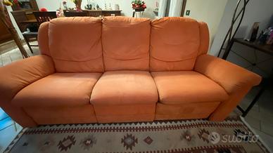 divano e poltrona in alcantara