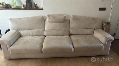 Divano 3 posti beige comodo in buone condizioni