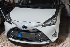 Toyota Yaris 1.5 Hybrid MY2020 Bitone