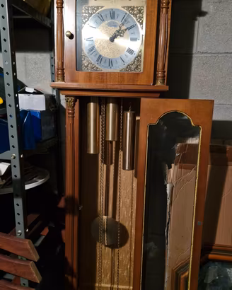 Orologio da terra con movimento meccanico