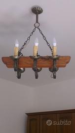 Lampadario rustico legno e ferro battuto