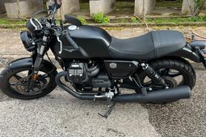 Moto Guzzi V7 Stone Black