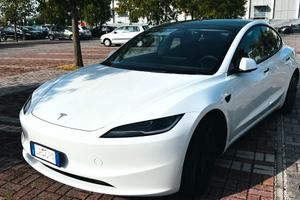 Tesla Model 3 Premium RWD 2024 Bianca – Unico Prop