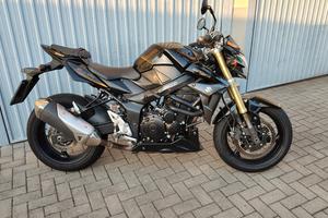 GSR750 colore nero lucido, gommata,puntale