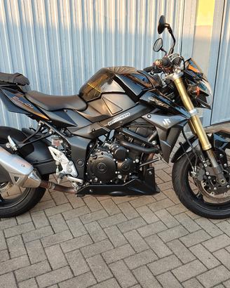 GSR750 colore nero lucido, gommata,puntale