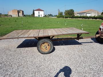 Rimorchio agricolo ribaltabile