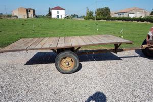 Rimorchio agricolo ribaltabile