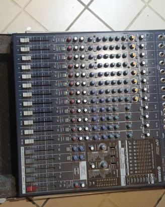 mixser yamaha amplificato