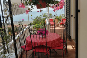 Ampio appartamento terrazzi e giardino esclusivo