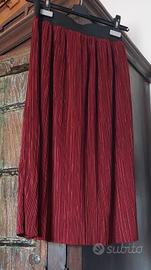 Gonna plissettata bordeaux con vita elastica