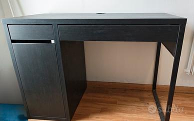scrivania Micke Ikea nera