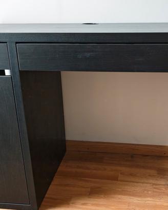scrivania Micke Ikea nera