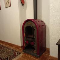 Stufa a legna in ceramica