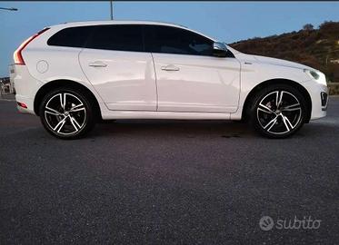 Volvo XC60 D4 AWD R-Design Auto 190 CV – Perfetta,