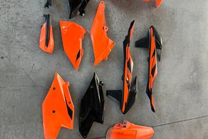Pezzi / plastiche ktm 300 2017