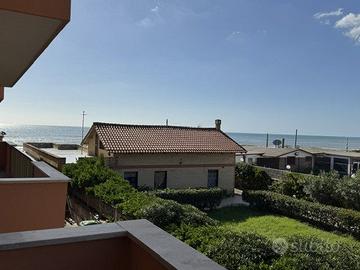 TORVAIANICA APPARTAMENTO SUL LUNGOMARE
