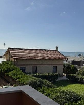 TORVAIANICA APPARTAMENTO SUL LUNGOMARE