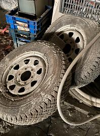 cerchi con gomme pneumatici 205r16