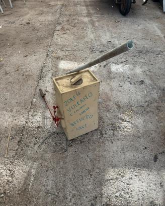 Macchina per dare lo zolfo alle piante