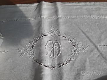 Lenzuolo matrimoniale antico ricamato a mano 