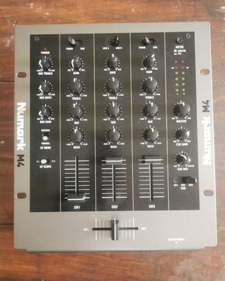 Mixer Numark M4