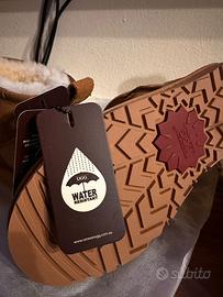 Scarpe nuove mai usate con cartellino UGG